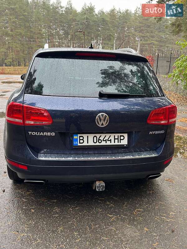 Внедорожник / Кроссовер Volkswagen Touareg 2013 в Полтаве