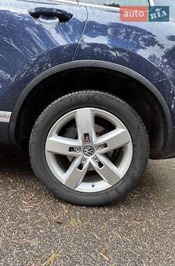 Внедорожник / Кроссовер Volkswagen Touareg 2013 в 