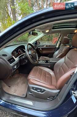 Внедорожник / Кроссовер Volkswagen Touareg 2013 в 