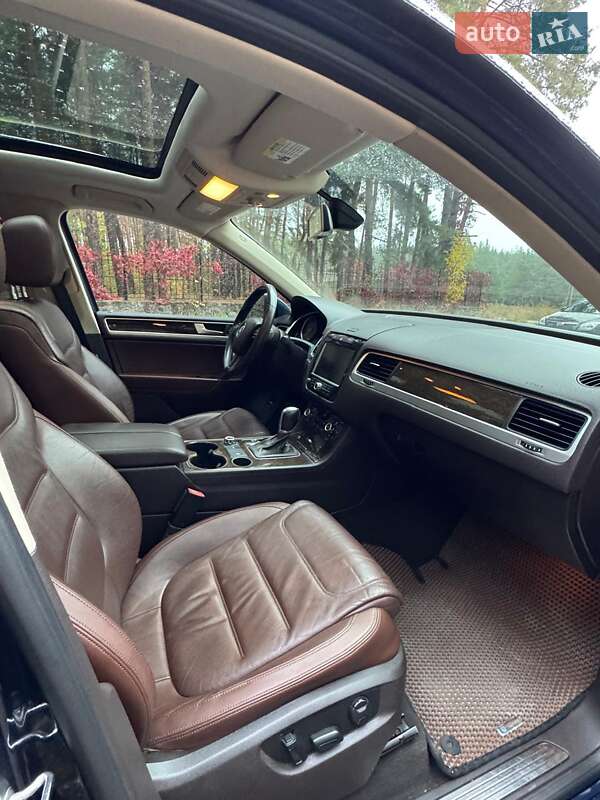 Внедорожник / Кроссовер Volkswagen Touareg 2013 в Полтаве