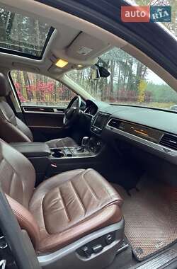 Внедорожник / Кроссовер Volkswagen Touareg 2013 в 