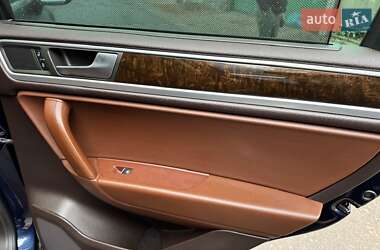 Внедорожник / Кроссовер Volkswagen Touareg 2013 в 
