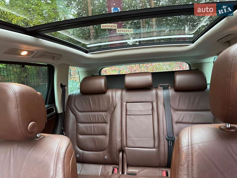 Внедорожник / Кроссовер Volkswagen Touareg 2013 в Полтаве