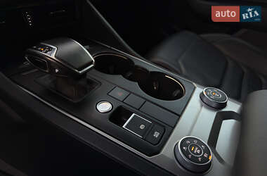 Позашляховик / Кросовер Volkswagen Touareg 2019 в  фото 40 Позашляховик / Кросовер Volkswagen Touareg 2019 в