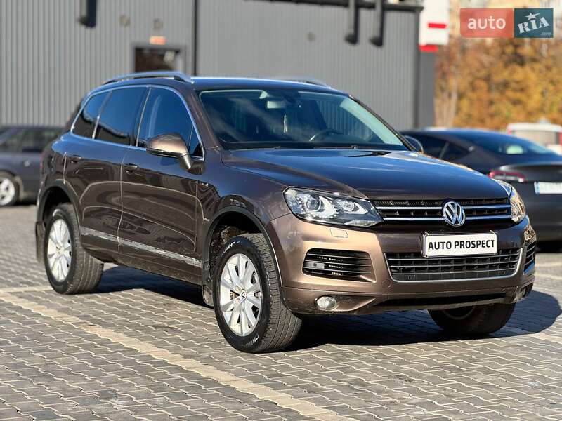 Внедорожник / Кроссовер Volkswagen Touareg 2011 в 