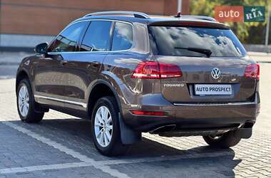 Внедорожник / Кроссовер Volkswagen Touareg 2011 в 