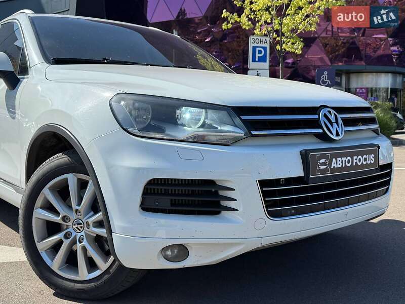 Внедорожник / Кроссовер Volkswagen Touareg 2012 в Киеве