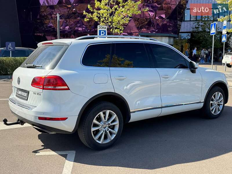 Внедорожник / Кроссовер Volkswagen Touareg 2012 в Киеве