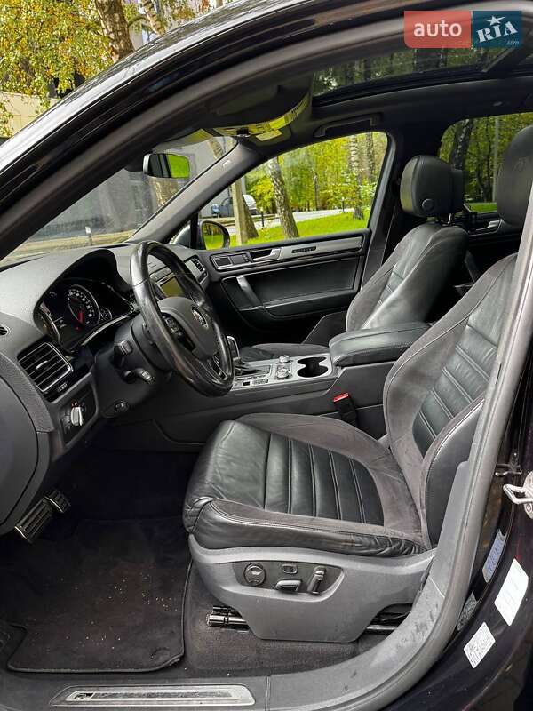 Внедорожник / Кроссовер Volkswagen Touareg 2016 в Тернополе