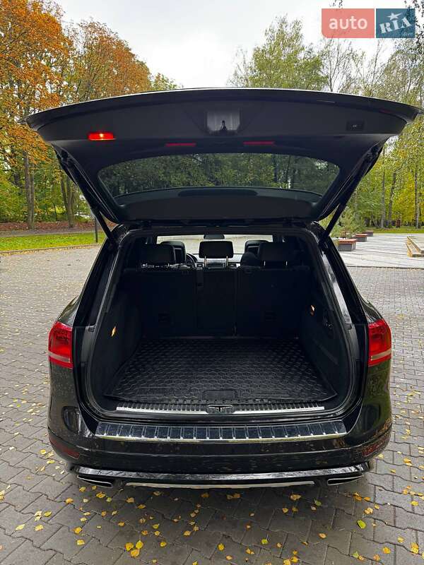 Внедорожник / Кроссовер Volkswagen Touareg 2016 в Тернополе