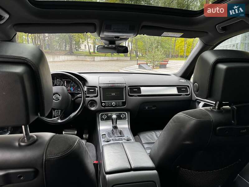 Внедорожник / Кроссовер Volkswagen Touareg 2016 в Тернополе