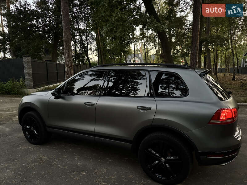 Позашляховик / Кросовер Volkswagen Touareg 2017 в Києві