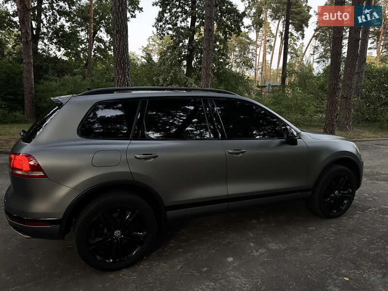 Позашляховик / Кросовер Volkswagen Touareg 2017 в Києві
