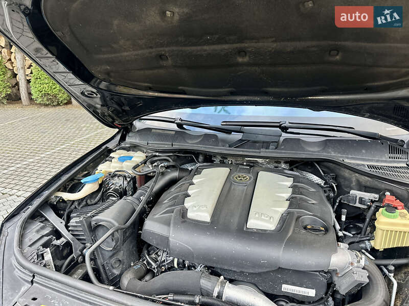 Внедорожник / Кроссовер Volkswagen Touareg 2011 в Черновцах