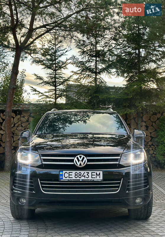Внедорожник / Кроссовер Volkswagen Touareg 2011 в Черновцах
