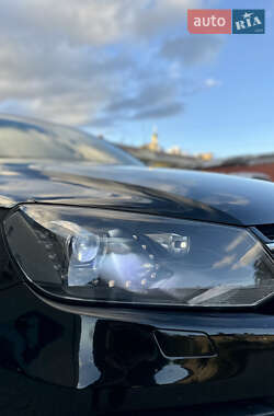 Внедорожник / Кроссовер Volkswagen Touareg 2011 в 