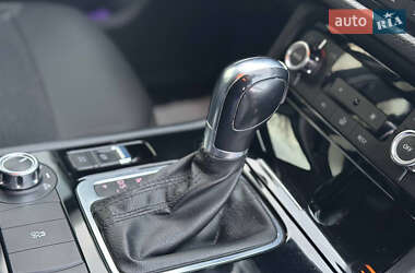Внедорожник / Кроссовер Volkswagen Touareg 2013 в 
