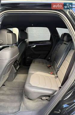 Внедорожник / Кроссовер Volkswagen Touareg 2023 в 