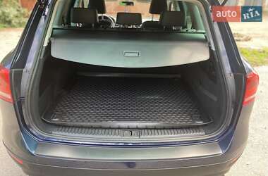 Внедорожник / Кроссовер Volkswagen Touareg 2013 в 