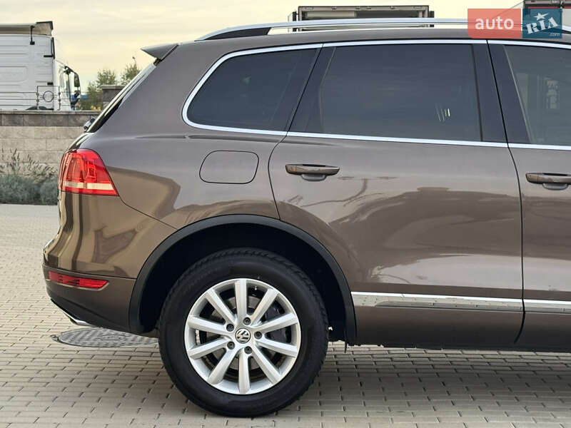 Внедорожник / Кроссовер Volkswagen Touareg 2014 в Мукачево