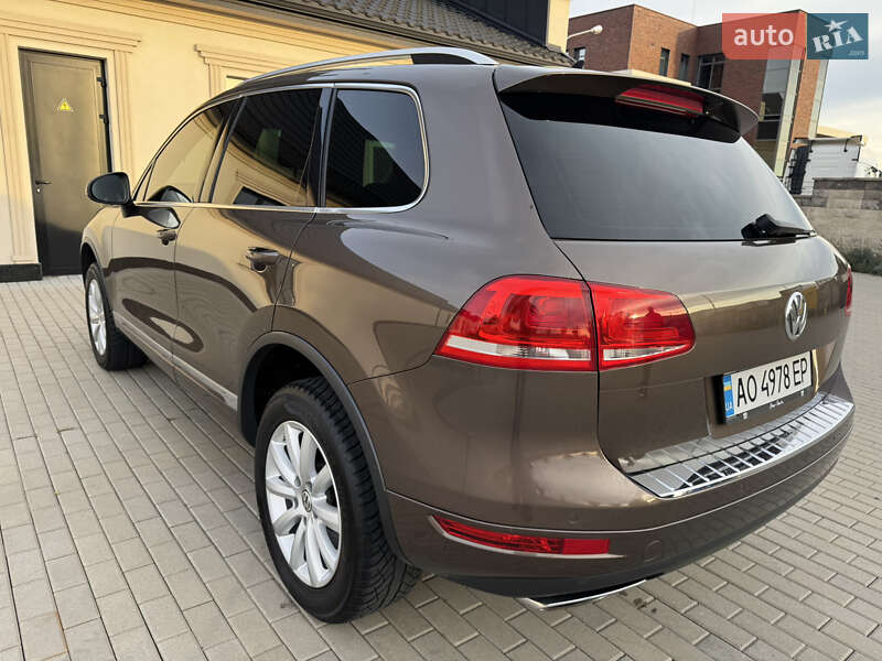 Внедорожник / Кроссовер Volkswagen Touareg 2014 в Мукачево