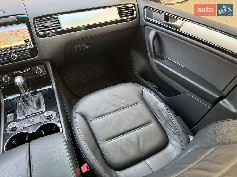 Внедорожник / Кроссовер Volkswagen Touareg 2014 в Мукачево