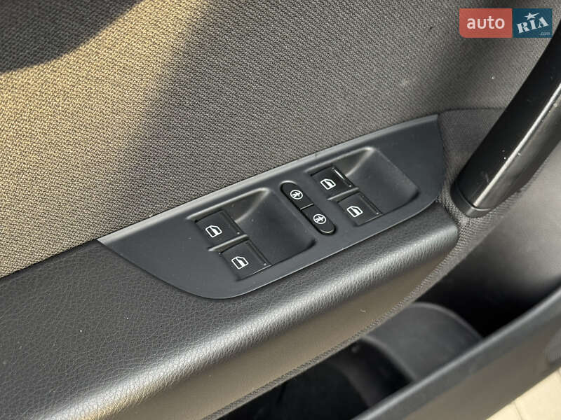 Внедорожник / Кроссовер Volkswagen Touareg 2014 в Мукачево