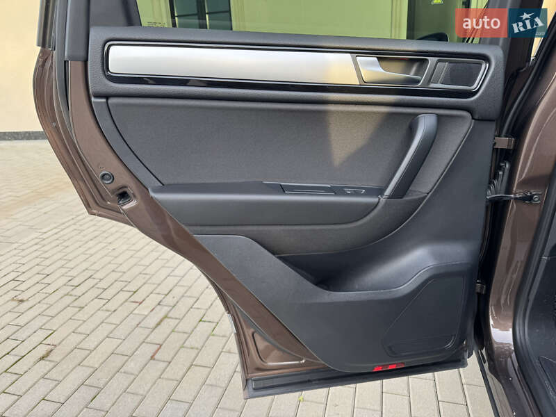 Внедорожник / Кроссовер Volkswagen Touareg 2014 в Мукачево