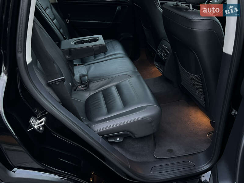 Позашляховик / Кросовер Volkswagen Touareg 2015 в Києві фото 35 Позашляховик / Кросовер Volkswagen Touareg 2015 в Києві