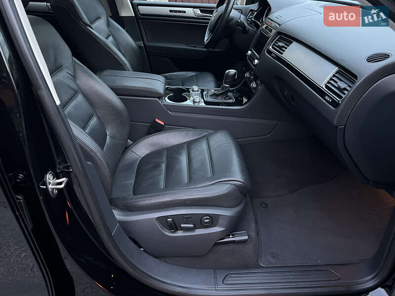 Позашляховик / Кросовер Volkswagen Touareg 2015 в Києві фото 37 Позашляховик / Кросовер Volkswagen Touareg 2015 в Києві