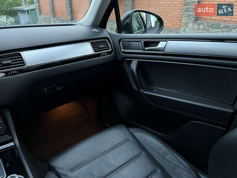 Позашляховик / Кросовер Volkswagen Touareg 2015 в Києві фото 40 Позашляховик / Кросовер Volkswagen Touareg 2015 в Києві
