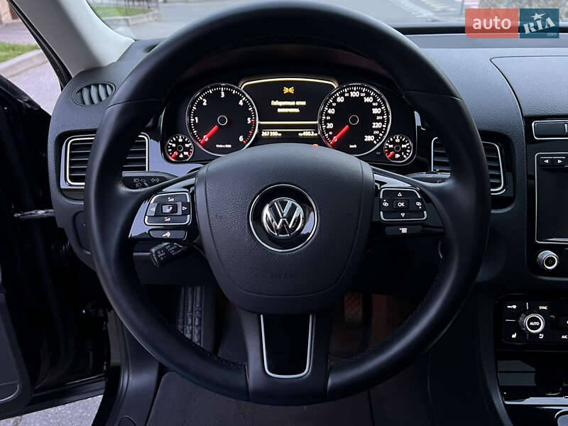 Позашляховик / Кросовер Volkswagen Touareg 2015 в Києві фото 46 Позашляховик / Кросовер Volkswagen Touareg 2015 в Києві