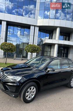 Внедорожник / Кроссовер Volkswagen Touareg 2016 в Львове