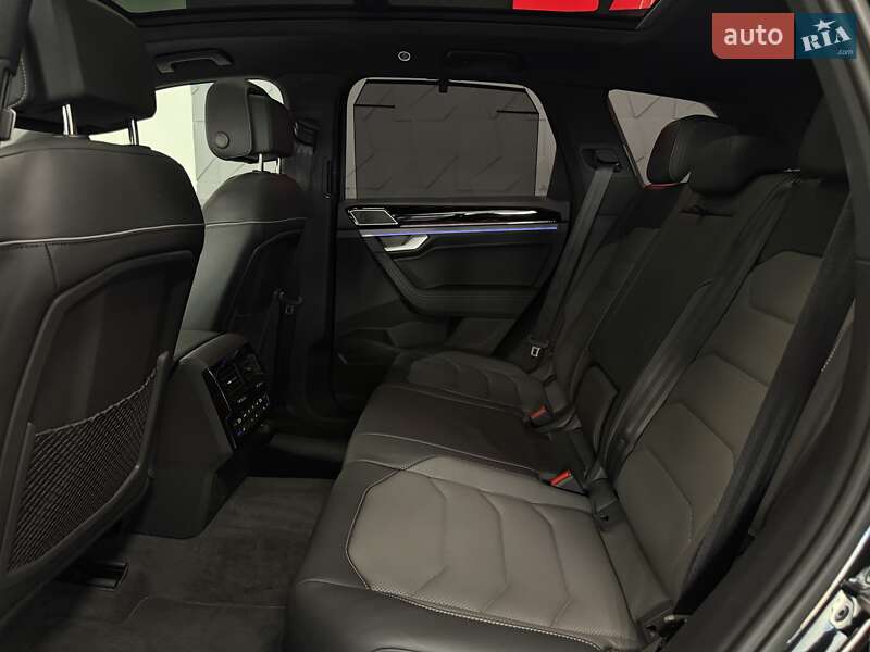 Позашляховик / Кросовер Volkswagen Touareg 2025 в Тернополі
