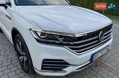 Внедорожник / Кроссовер Volkswagen Touareg 2019 в 