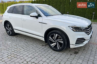 Внедорожник / Кроссовер Volkswagen Touareg 2019 в 