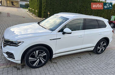Внедорожник / Кроссовер Volkswagen Touareg 2019 в 