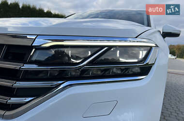 Внедорожник / Кроссовер Volkswagen Touareg 2019 в 