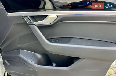 Внедорожник / Кроссовер Volkswagen Touareg 2019 в 