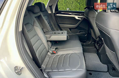 Внедорожник / Кроссовер Volkswagen Touareg 2019 в 
