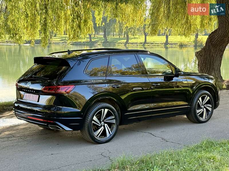 Позашляховик / Кросовер Volkswagen Touareg 2020 в Рівному
