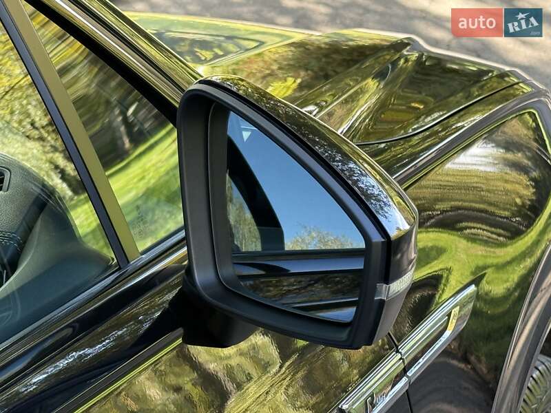 Позашляховик / Кросовер Volkswagen Touareg 2020 в Рівному