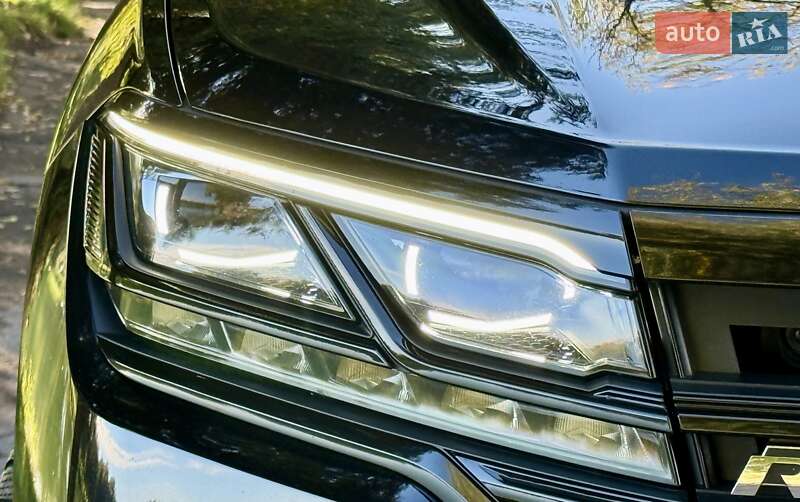 Позашляховик / Кросовер Volkswagen Touareg 2020 в Рівному