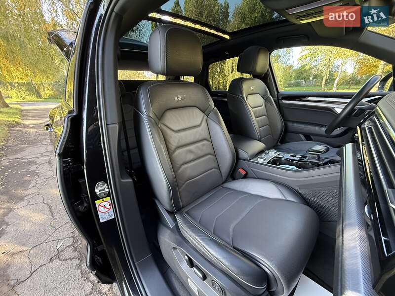 Позашляховик / Кросовер Volkswagen Touareg 2020 в Рівному