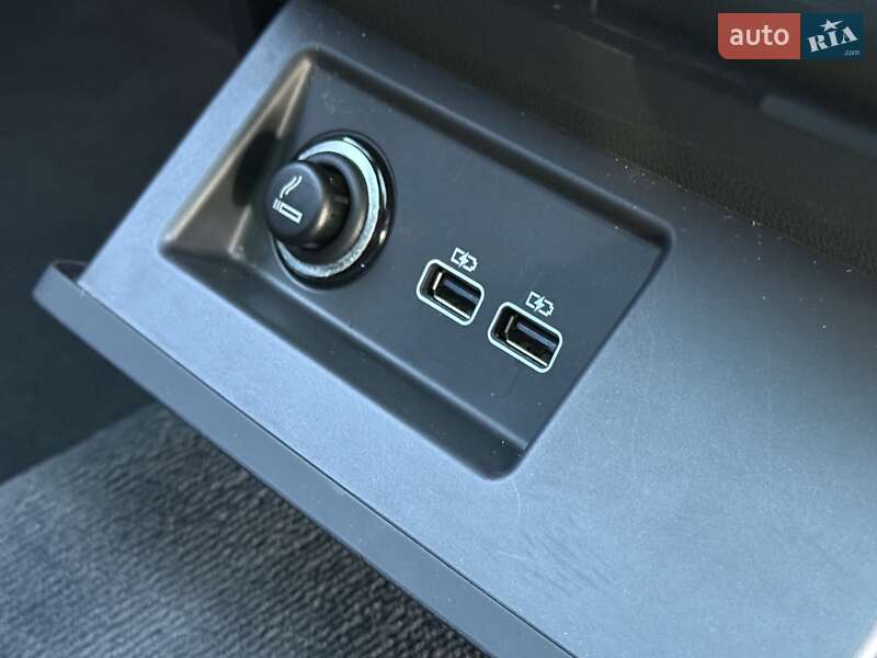 Позашляховик / Кросовер Volkswagen Touareg 2020 в Рівному