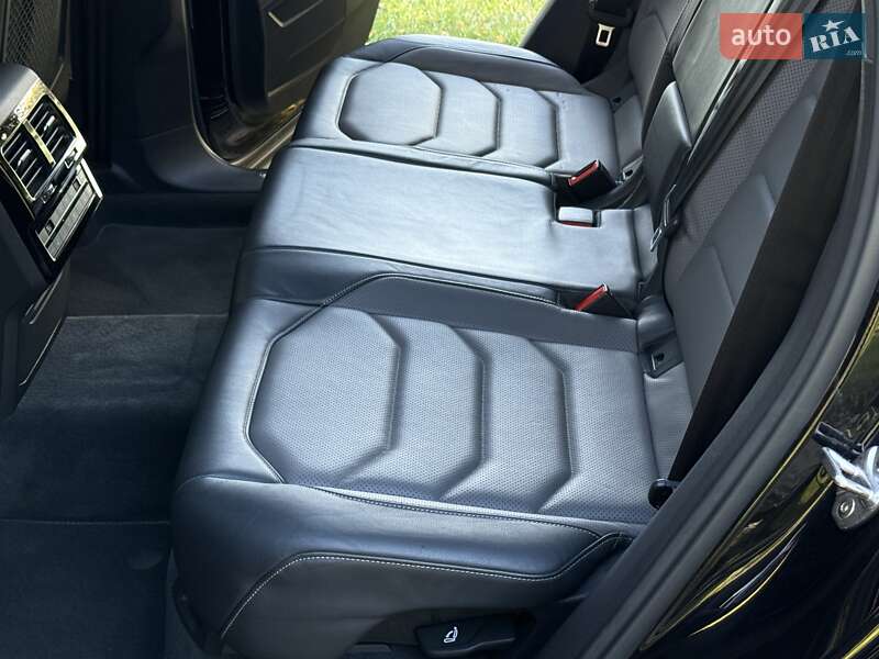 Позашляховик / Кросовер Volkswagen Touareg 2020 в Рівному