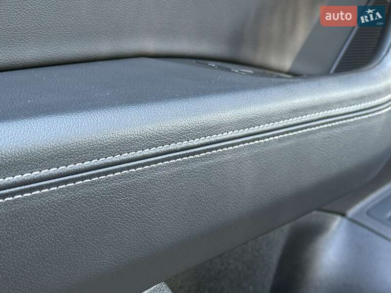 Позашляховик / Кросовер Volkswagen Touareg 2020 в Рівному