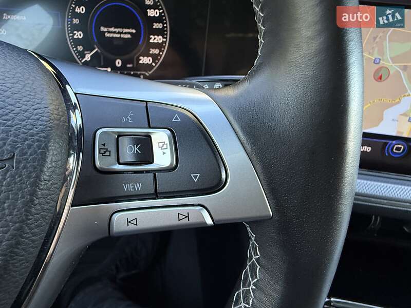 Позашляховик / Кросовер Volkswagen Touareg 2020 в Рівному