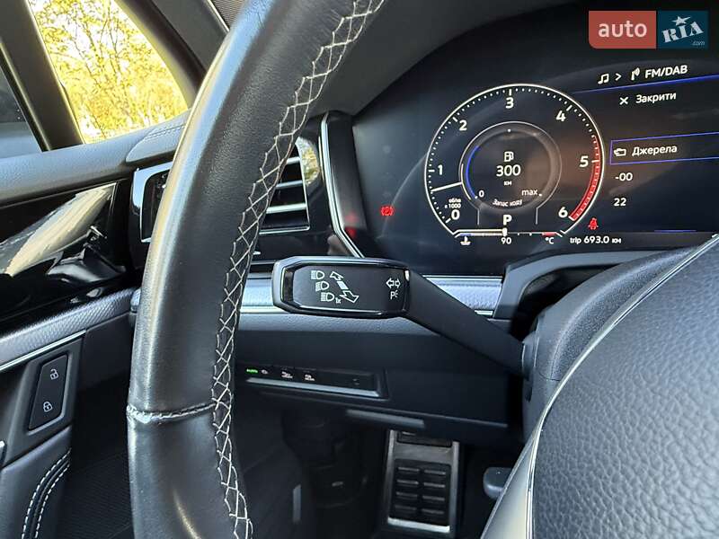 Позашляховик / Кросовер Volkswagen Touareg 2020 в Рівному