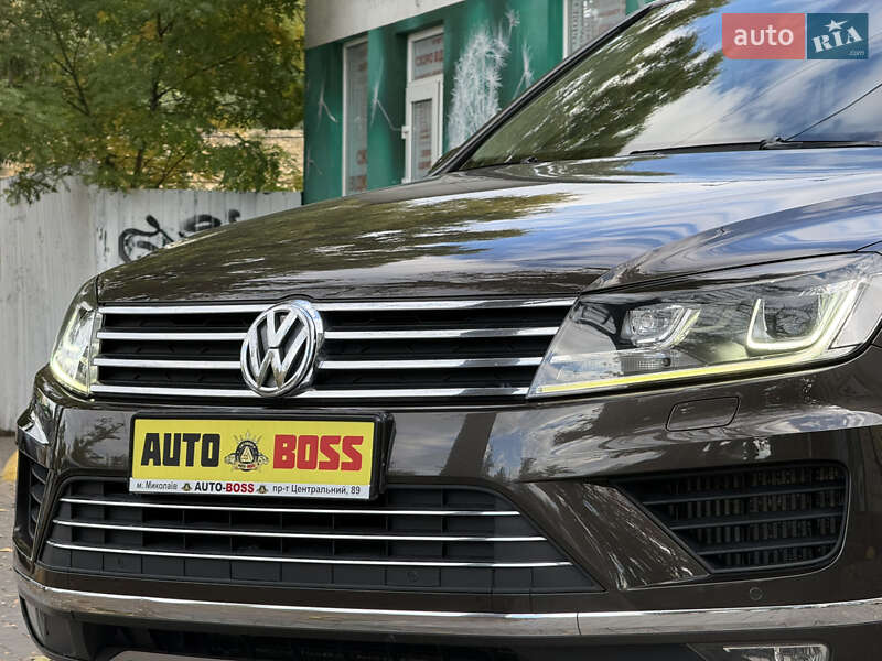 Внедорожник / Кроссовер Volkswagen Touareg 2016 в Николаеве